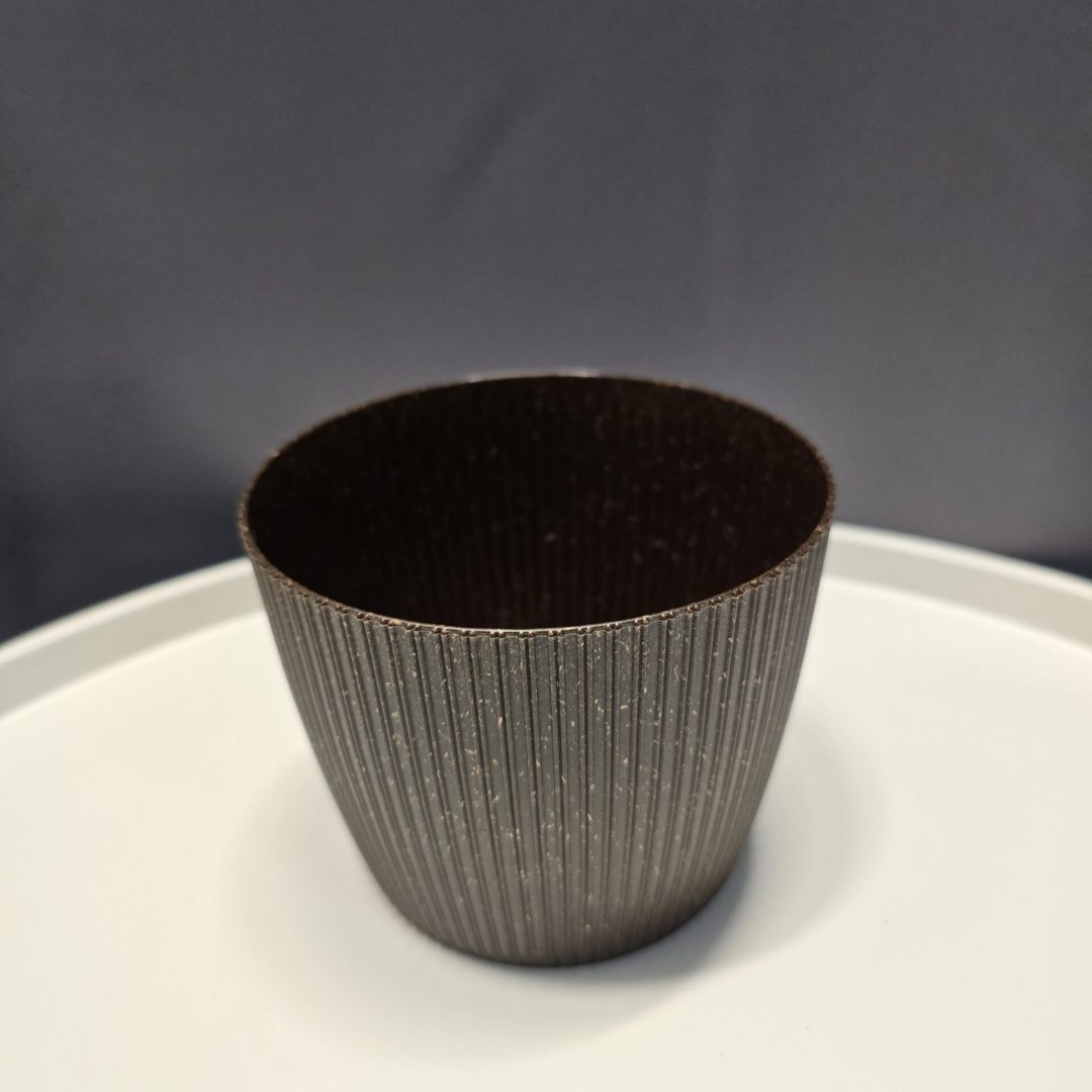 Bordázott műanyag virágkaspó - Barna