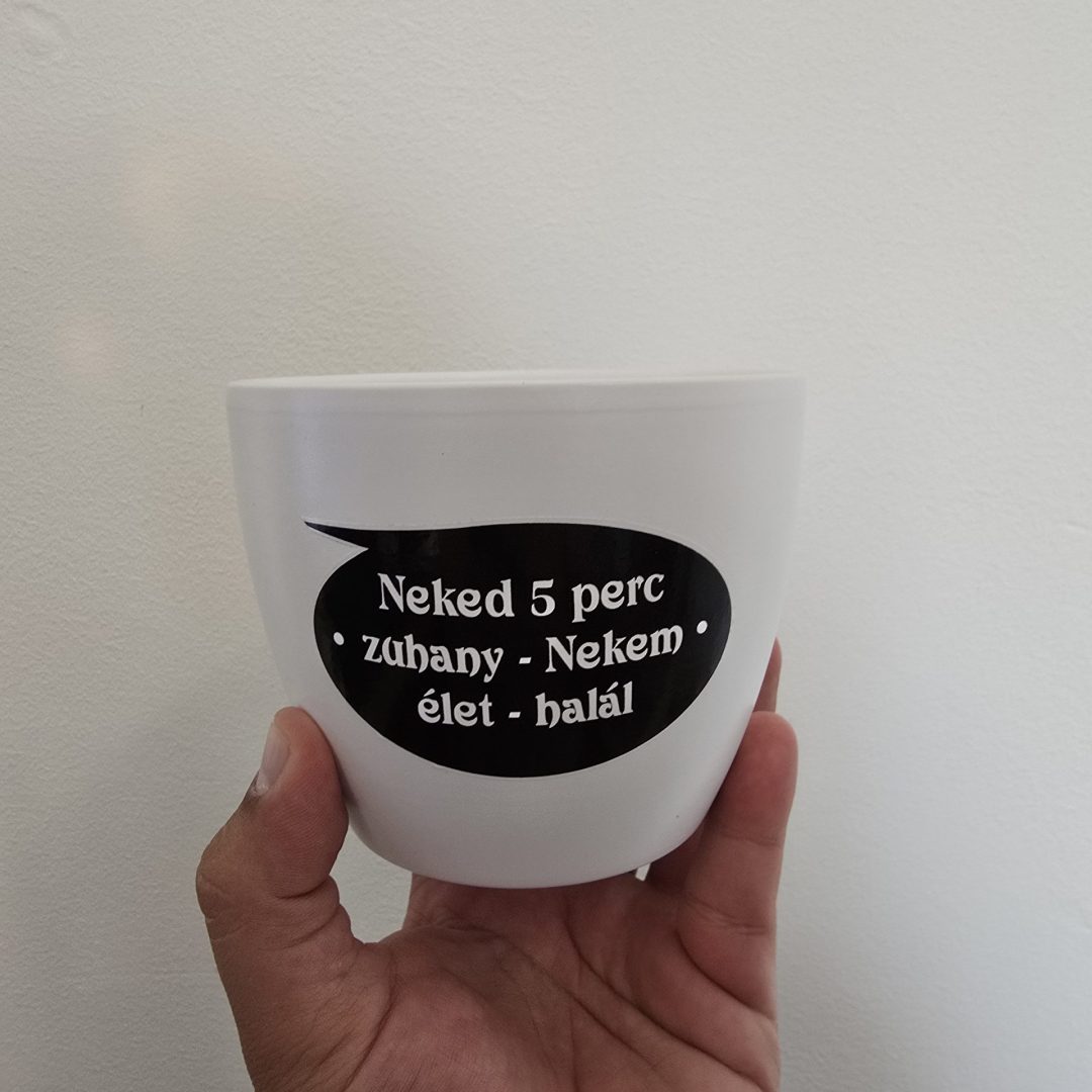 Fehér kerámia kaspó felirattal 10cm⊘
