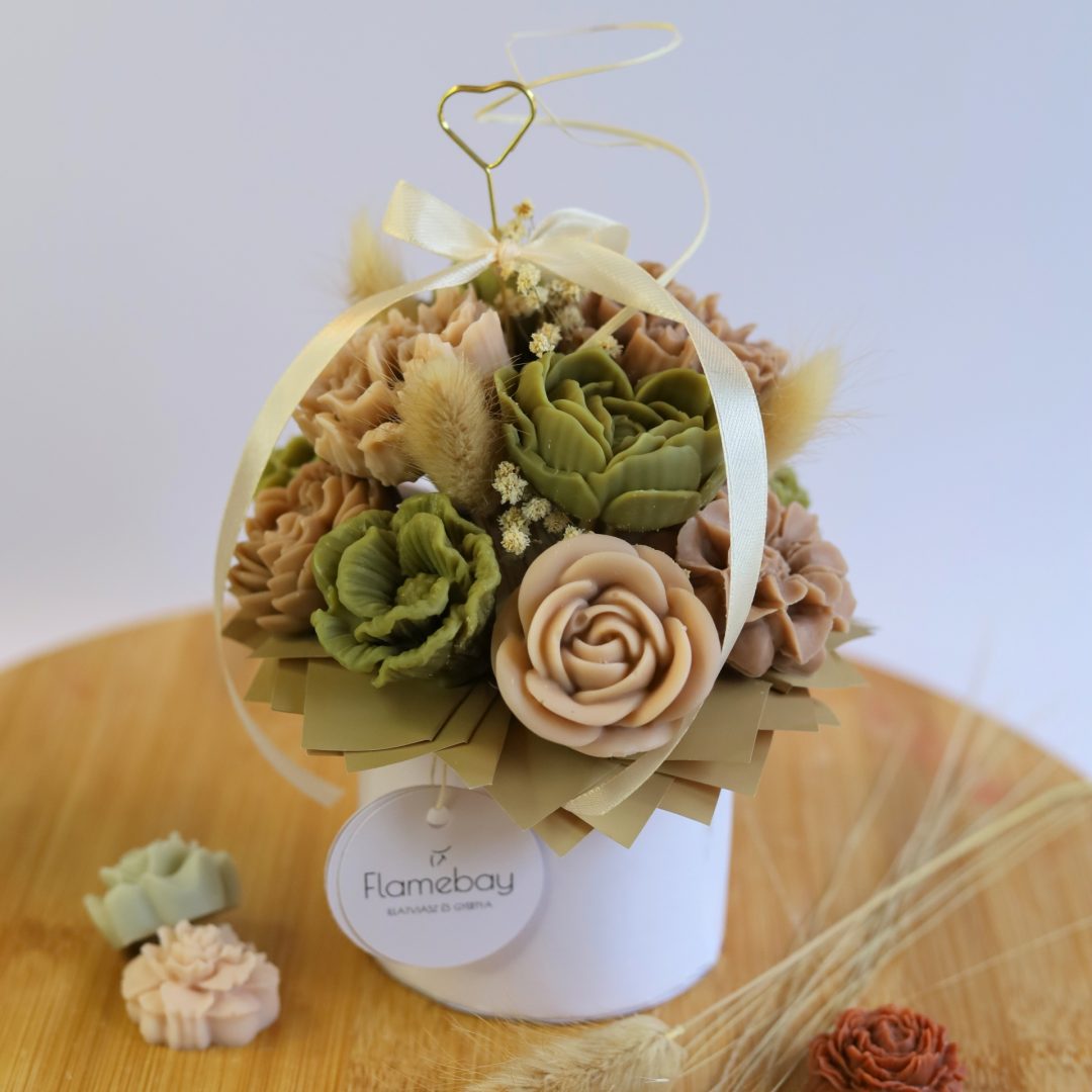 Green box illatviasz csokor zöld virágkompozícióval bazsarózsa illattal