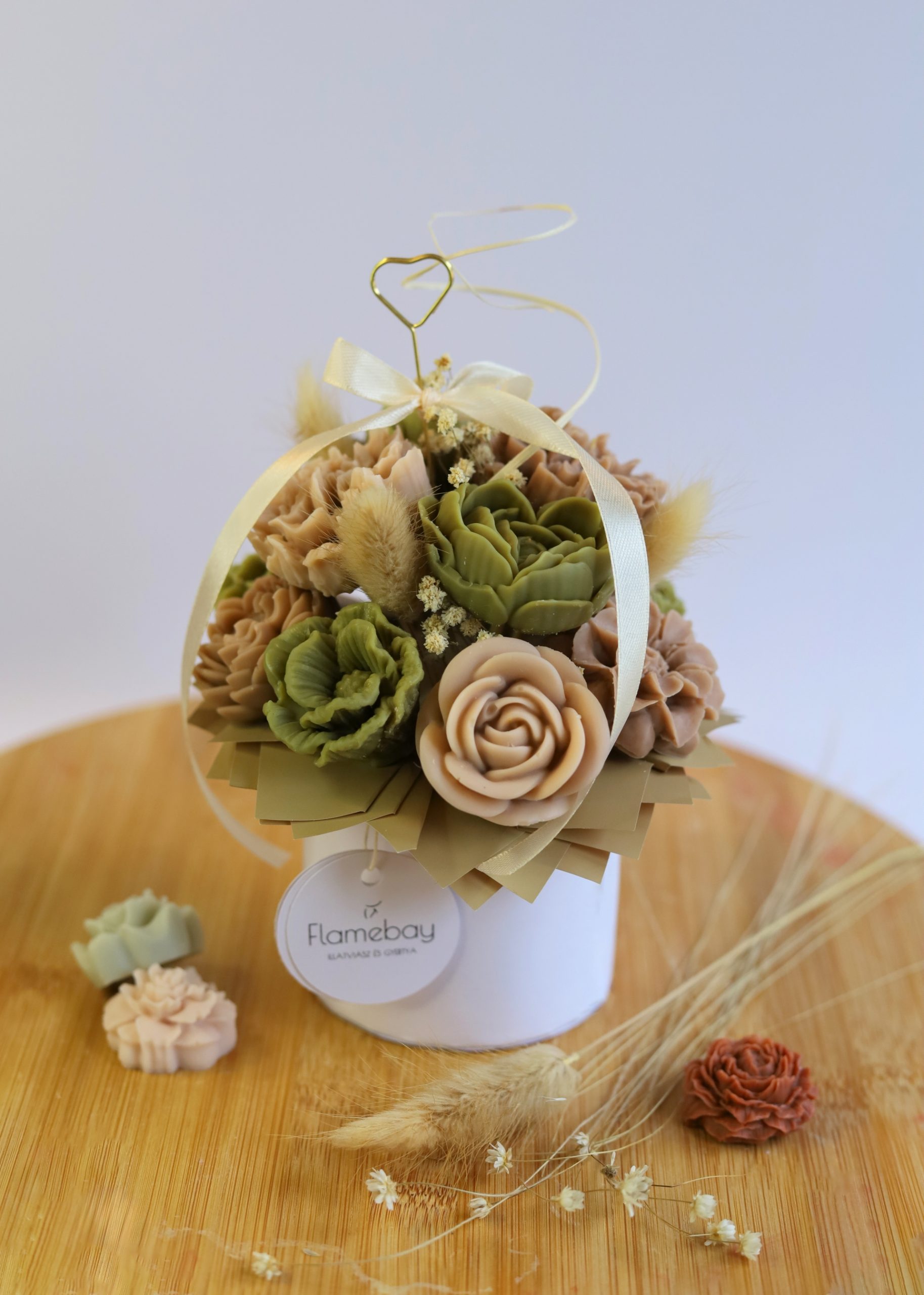 Green box illatviasz csokor zöld virágkompozícióval bazsarózsa illattal