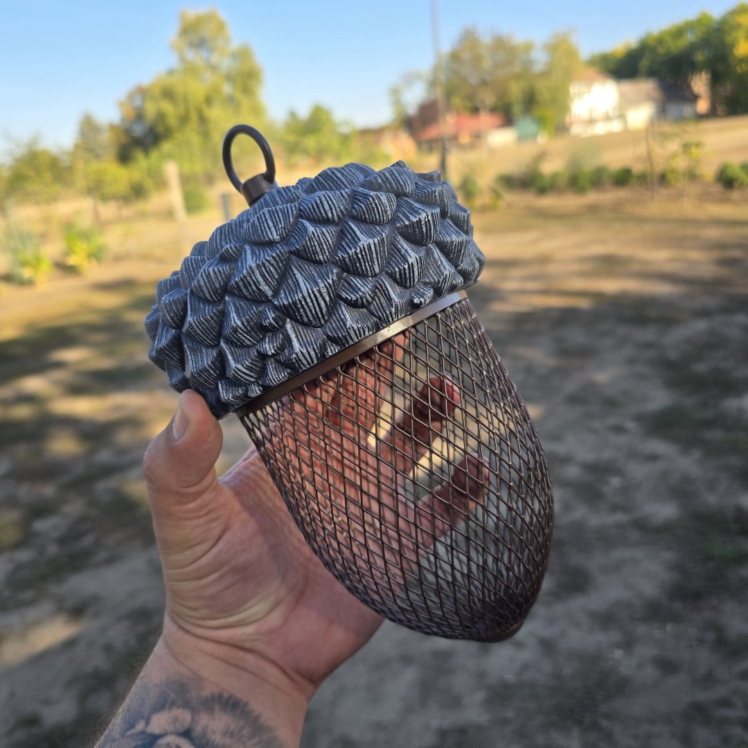Felakasztható makk alakú madáretető 20cm